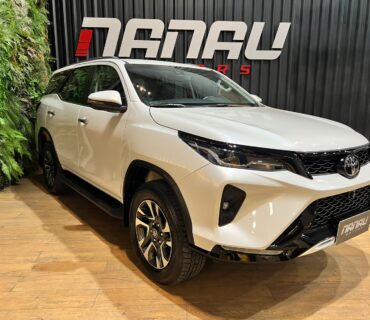 TOYOTA HILUX SW4 2.8 D-4D TURBO DIESEL SRX PLATINUM 7L 4X4 AT ANO.25/25